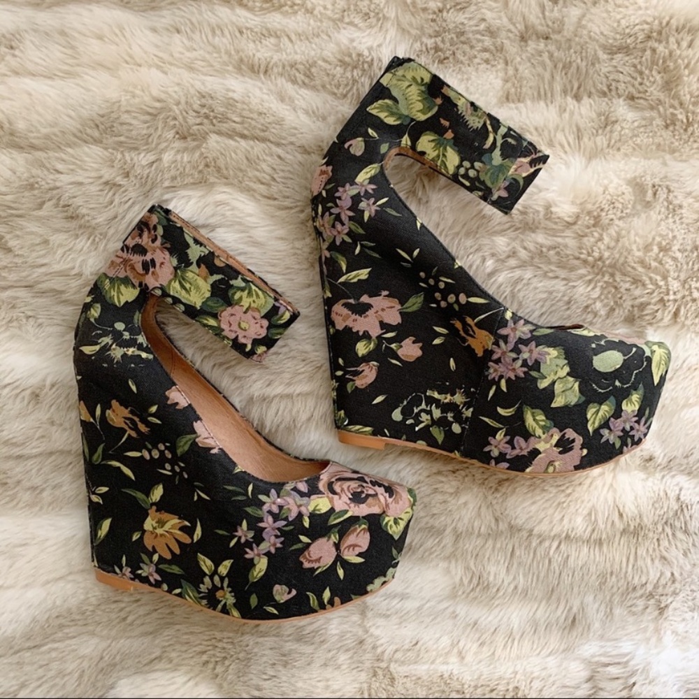 DISCONTINUED Matiko “Camden” Rose Print heels